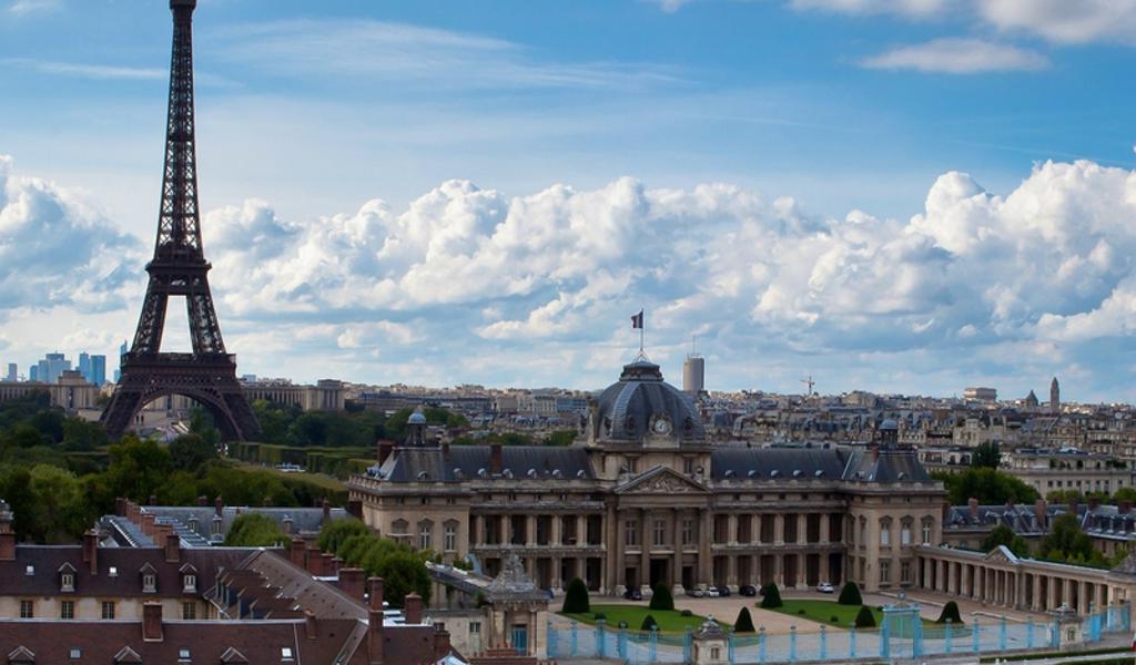 从世界遗产中心俯瞰法国巴黎